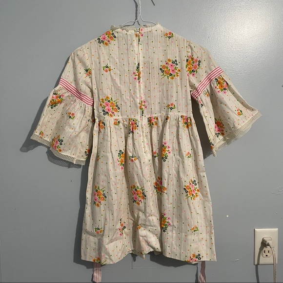 Vintage girls 70’s white frilly dress - Picture 5 of 7